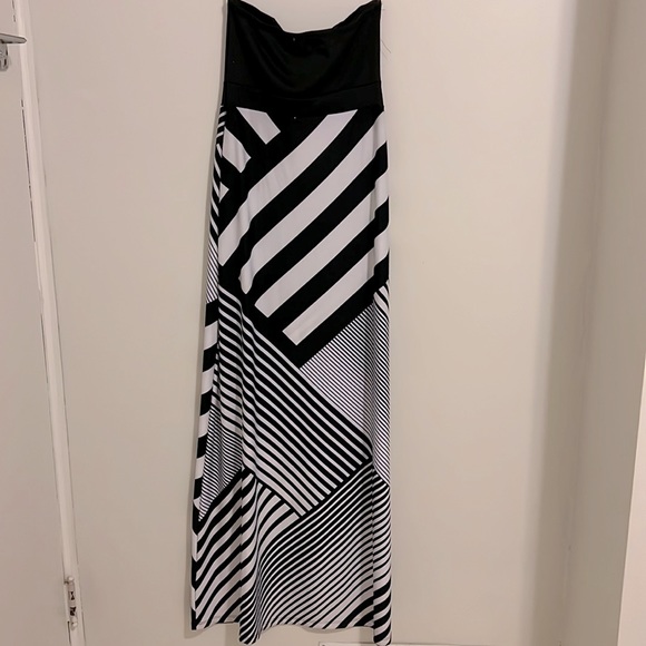 Black & white maxi dress size small - Picture 2 of 4